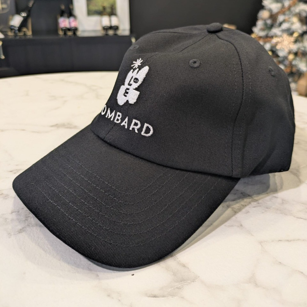 Casquette noire, Lombard